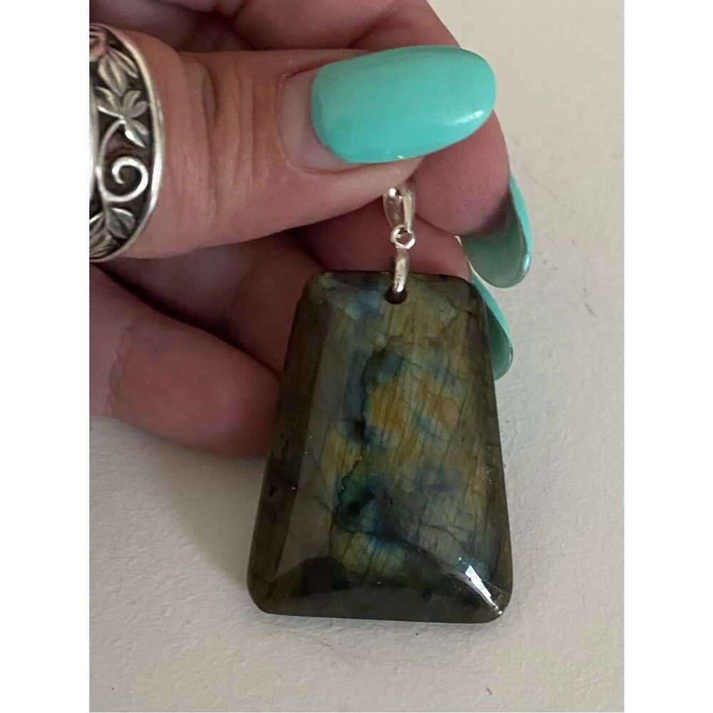 Sterling Silver Labradorite Pendant